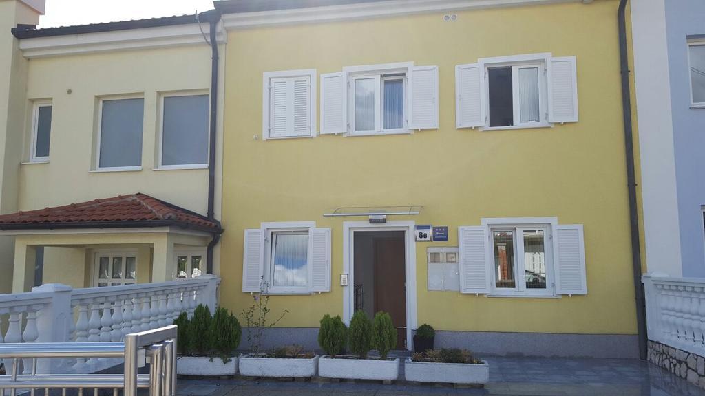 Haus Ella Apartment Novi Vinodolski Bagian luar foto