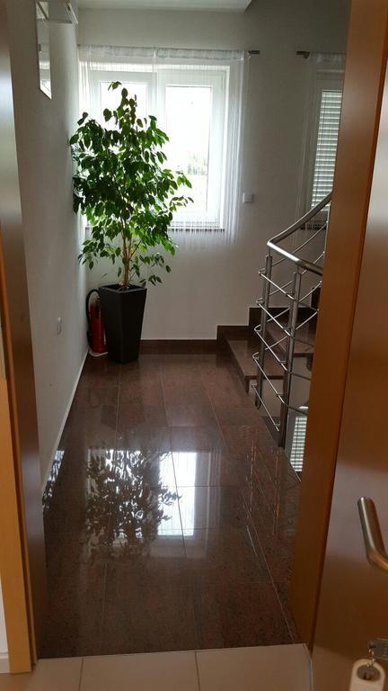 Haus Ella Apartment Novi Vinodolski Bagian luar foto